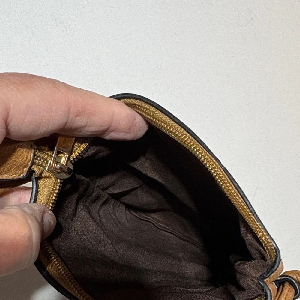 Elegant Tan Crossbody Leather Bag with Buckle Accents - Picture 9 of 9